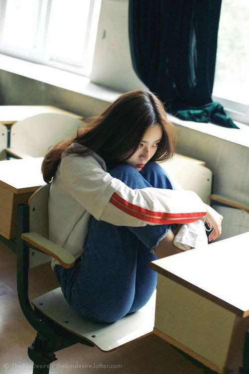 “中国足球运动员签约国际体育品牌”，足球队员中国