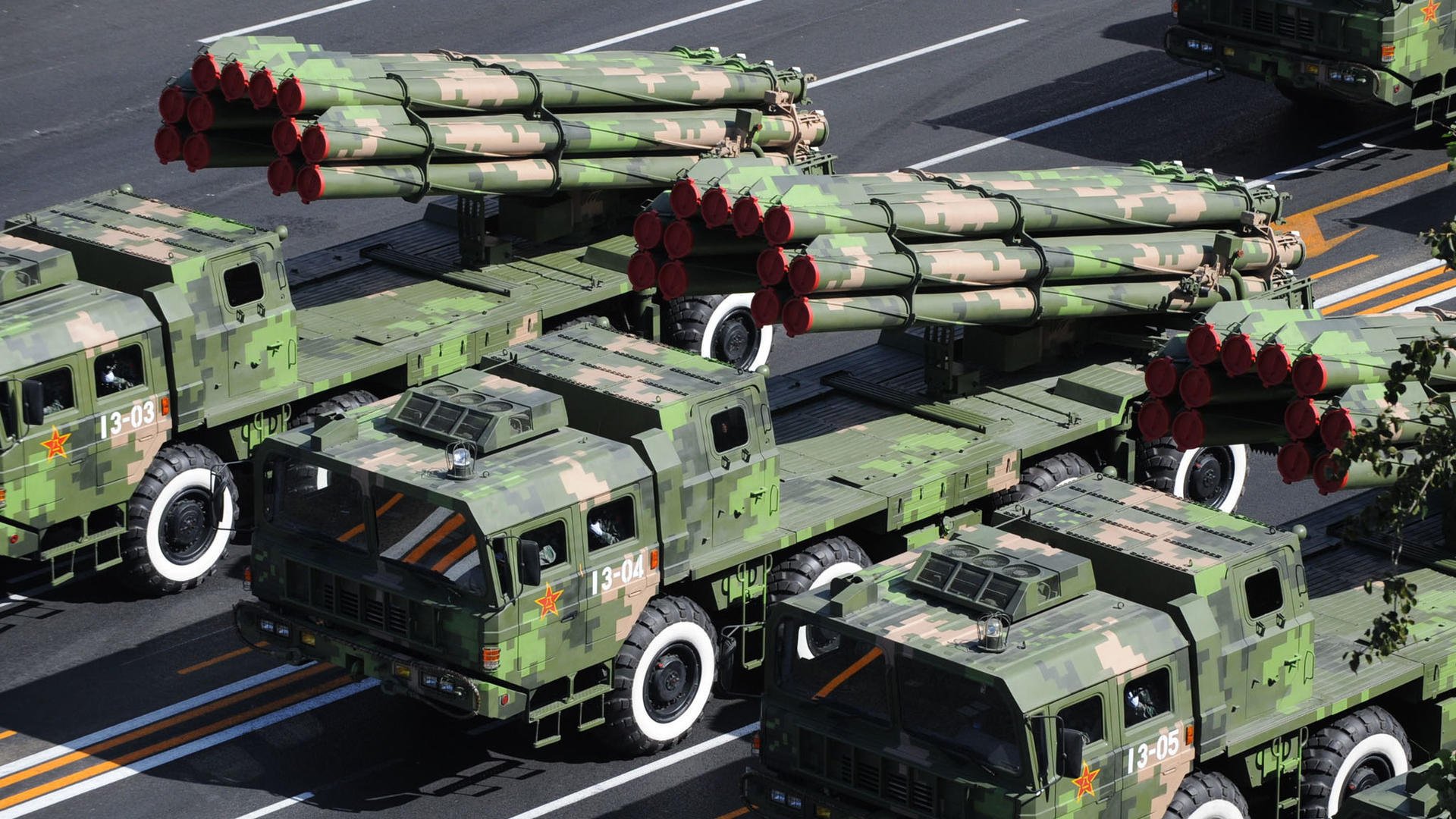 “短柄墙球：高新区全民健身馆，快速决策与精准击球，谁能在瞬息间扭转战局？”