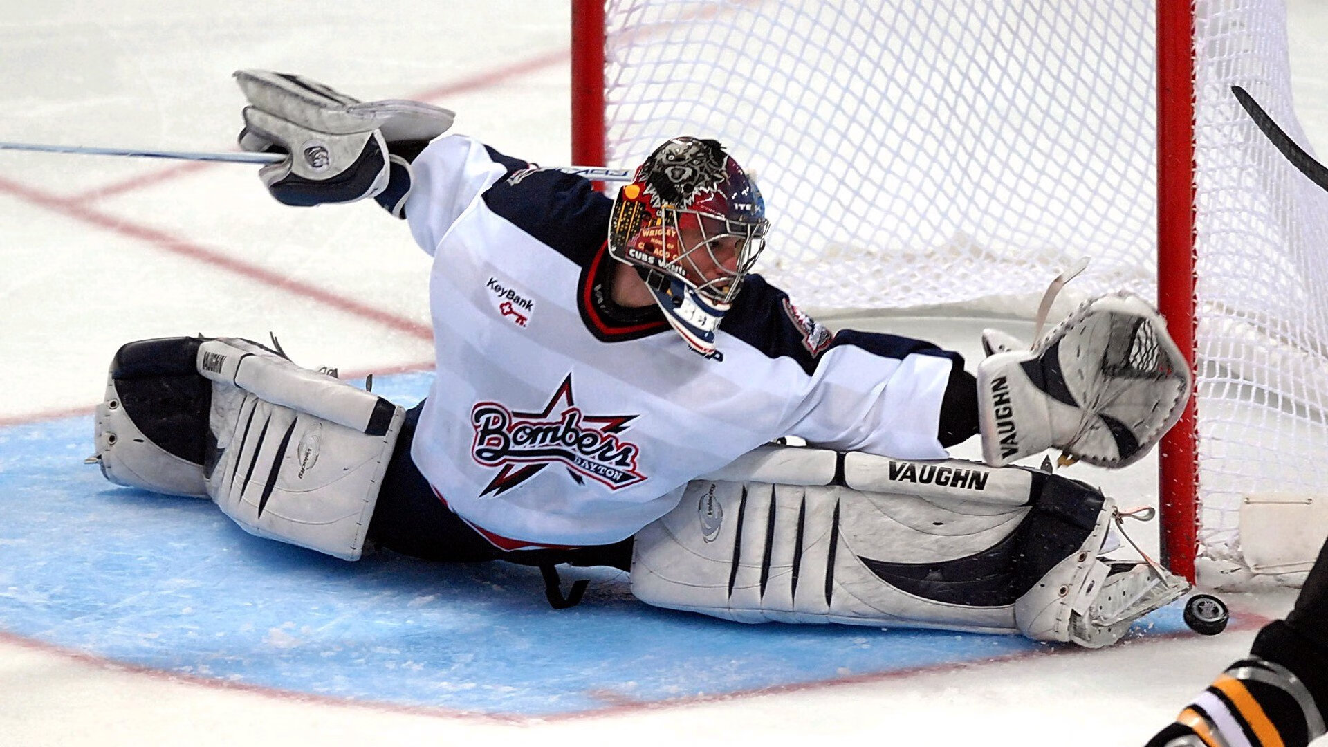 kaiyun.com-经典瞬间：蒂伊在死角投中“极远三分”，成媒体焦点！